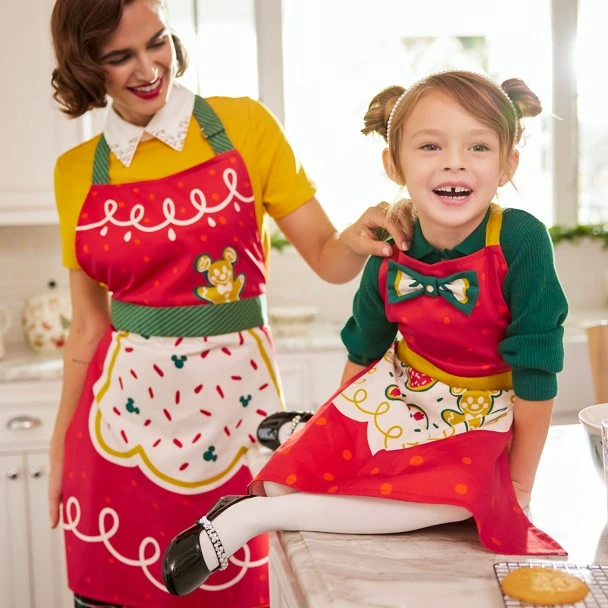 Disney Mickey Mouse Christmas Apron For Kids 4 Disney Mickey Mouse Christmas Apron For Kids - Image 2